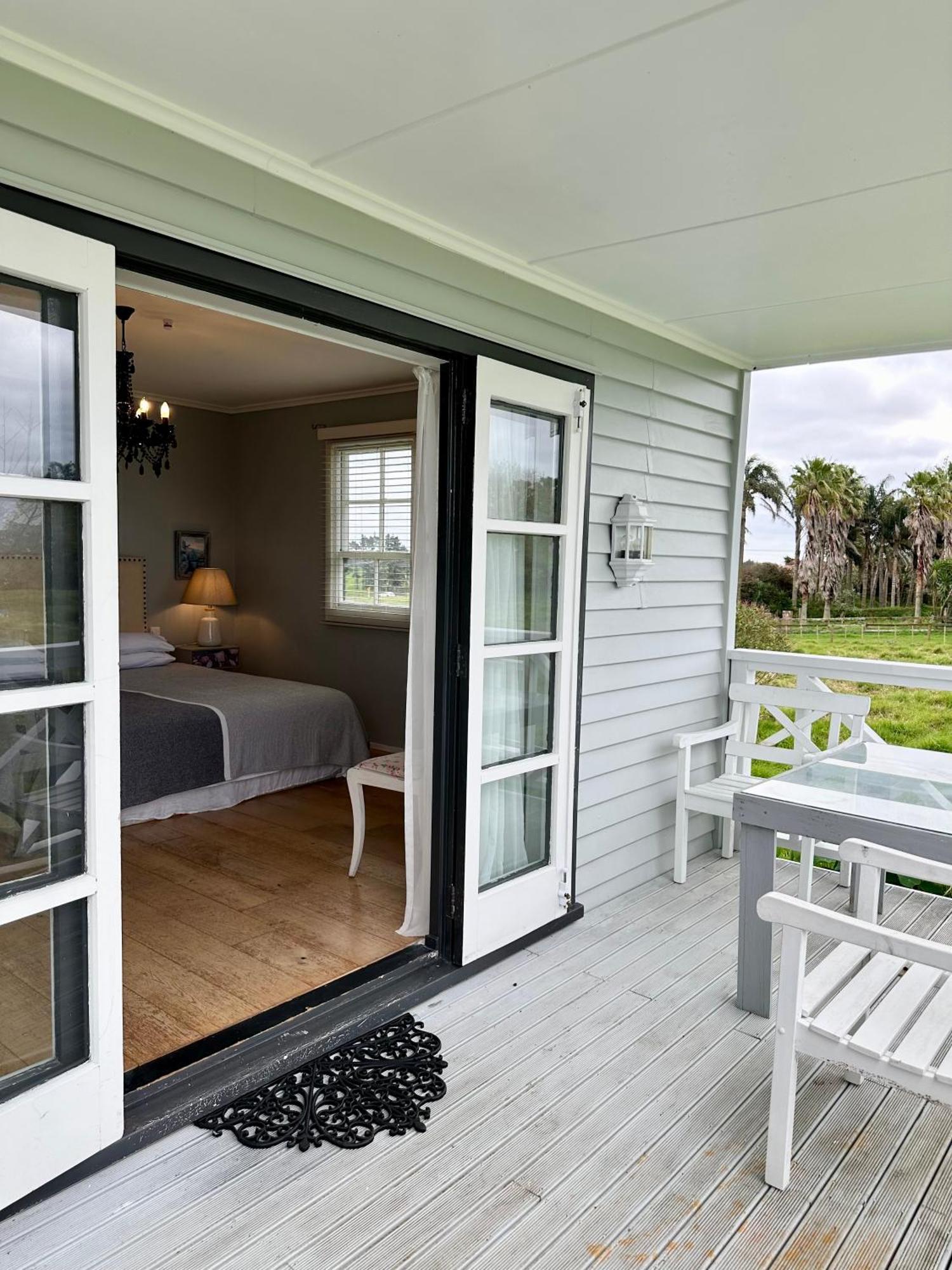 Bycroft Lodge Karaka Exteriör bild